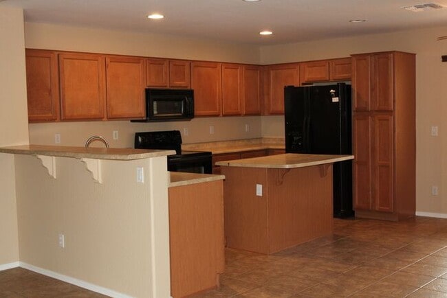 Building Photo - 3 bedroom-Village at San Tan Heights