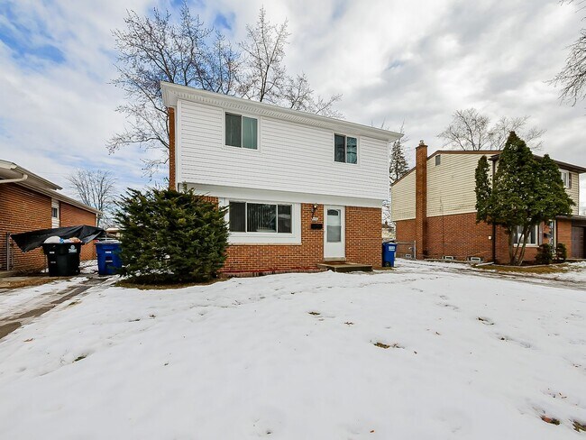 Building Photo - AVAILABLE NOW! Spacious and Inviting Westland Home!