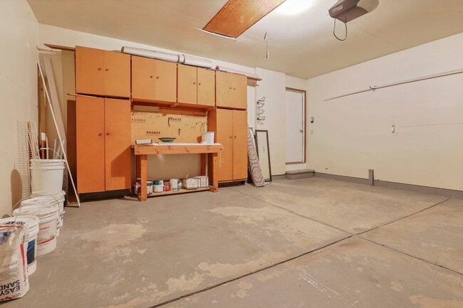 Building Photo - 5399 Thornburg Ct