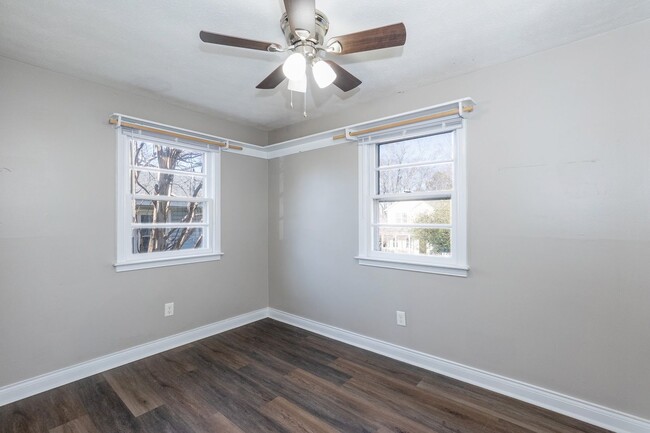 Building Photo - Cozy 3 Bedroom Downtown Apex Home