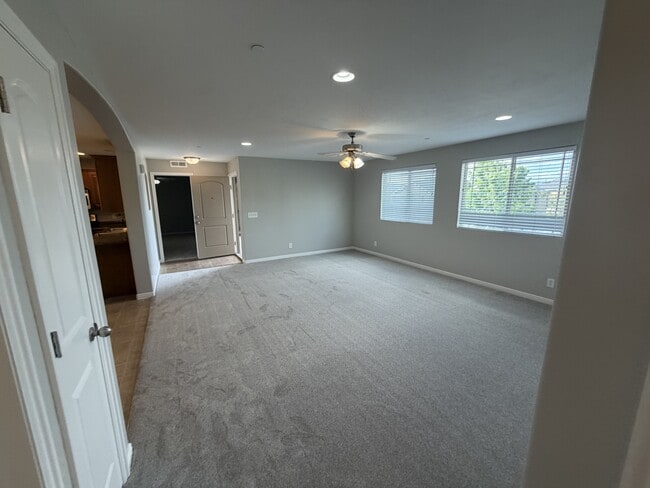 Building Photo - 999 Village River Ln