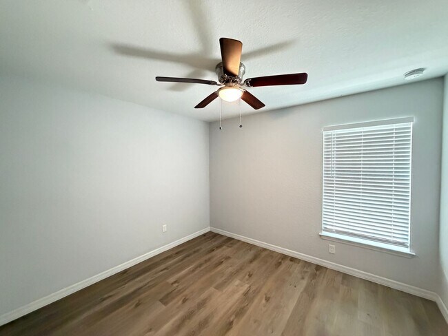 Building Photo - Beautiful 3 Bedroom, 2 Bathroom Home in Summerfield!