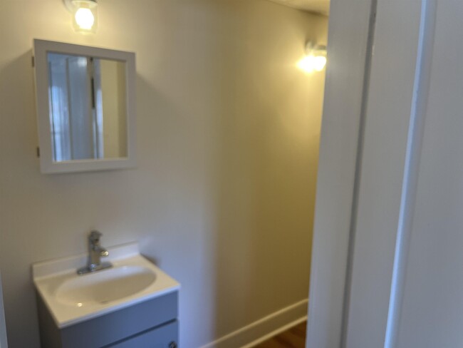 Building Photo - 281 Main St