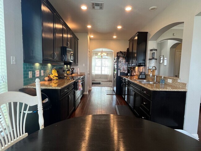 Building Photo - 4 bedroom 2.5 bath in Yowell Ranch