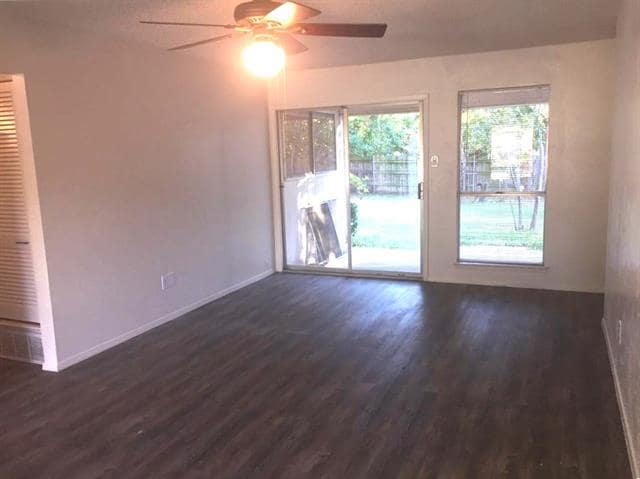 Building Photo - 1302 Mohawk Dr