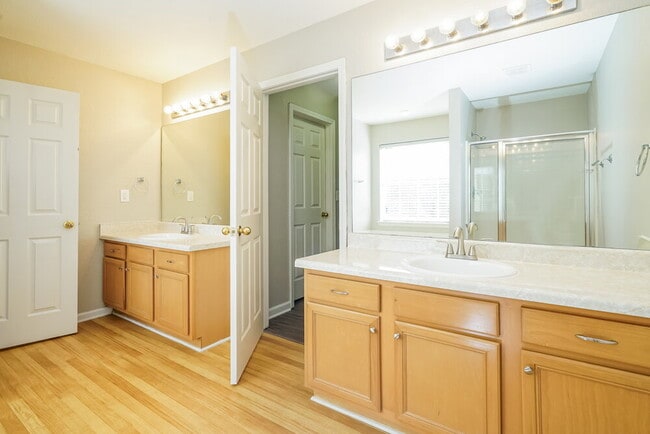 Building Photo - 5357 Jerome Rd