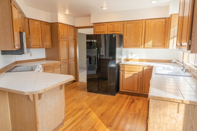 Building Photo - 3Bd/2.5Ba Bellevue House( Newport Hill)