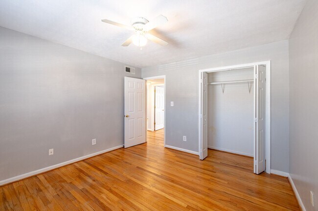 Building Photo - Peachtree Hills Court, 2-bedroom Atlanta a...