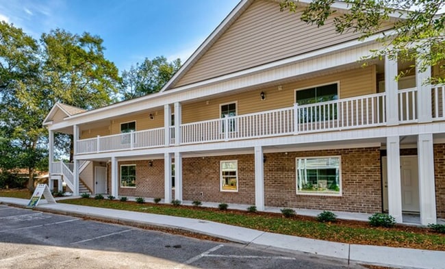 Building Photo - Move in Ready! Easy & Quick move-in process