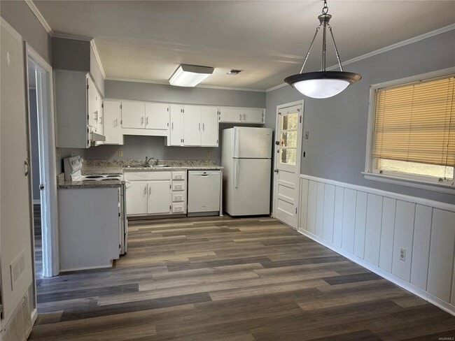 Building Photo - 3933 Bienville Rd