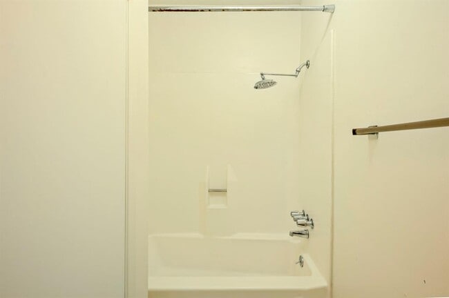 Building Photo - 9404 Shady Oaks Dr