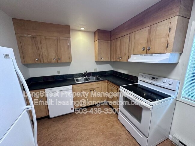 Building Photo - 121 SE 30th Pl