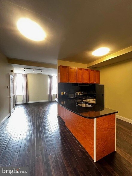Building Photo - 443 Fairmount Ave