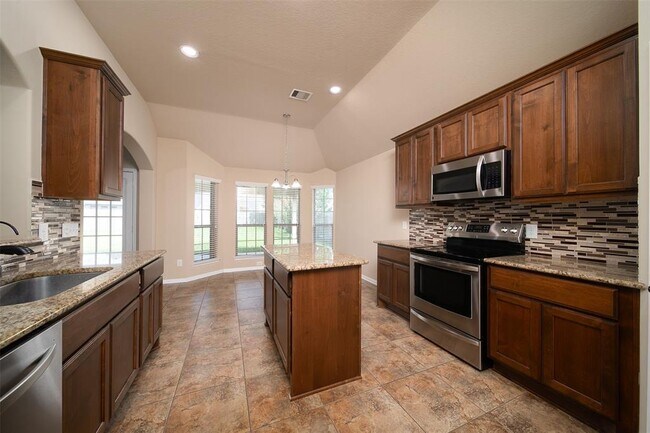Building Photo - 2024 Silverwater Ct
