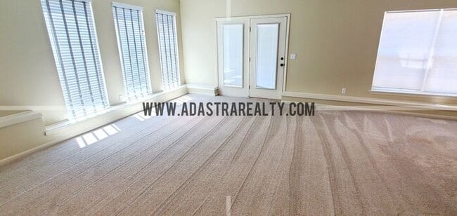 Building Photo - Gorgeous Updated Home in Blue Valley, South Overland Park-Available NOW!!