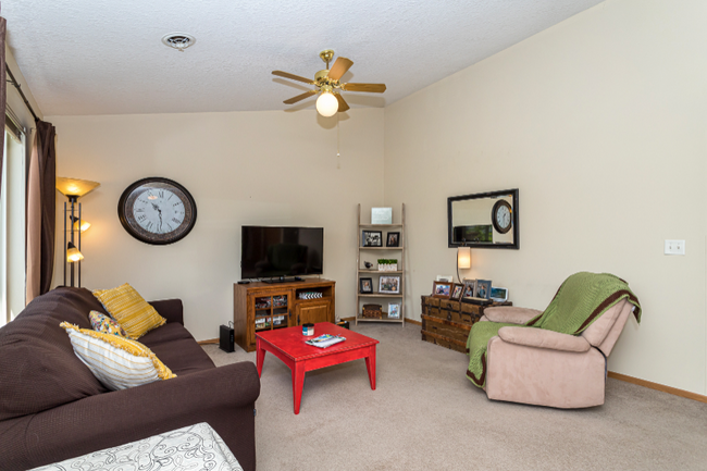 Building Photo - 1435 Prairie Dr