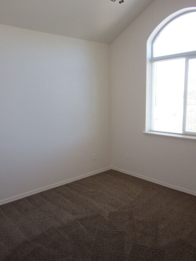 Building Photo - 1710 Lancaster Ave