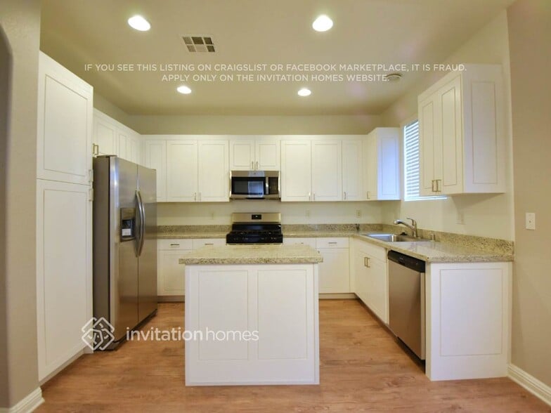 Building Photo - 4028 Villeroy Ave