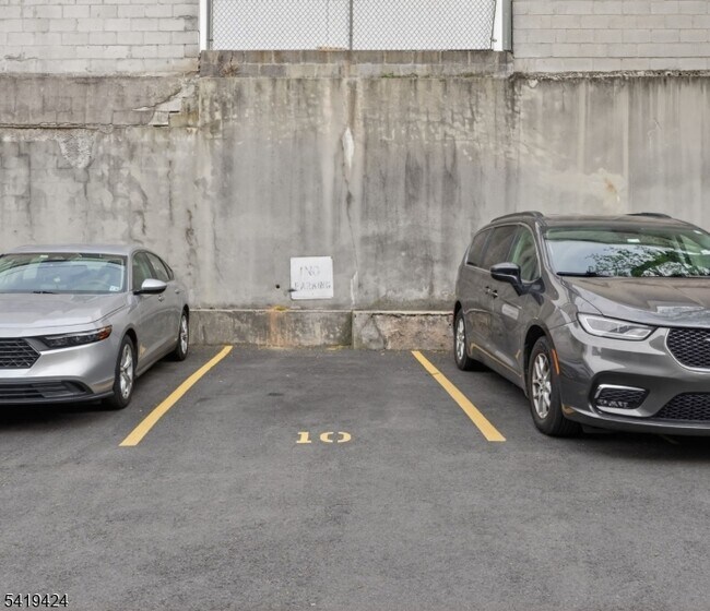 Building Photo - 485 Broadway