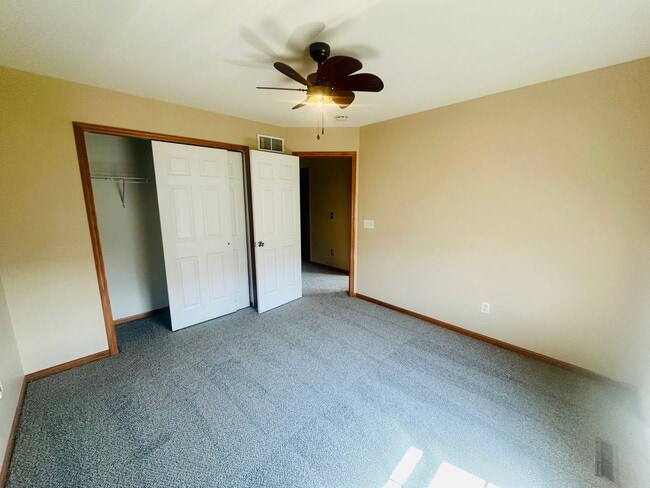 Building Photo - Gorgeous 4 Bedroom/3.5 Bath Luxury Townhom...