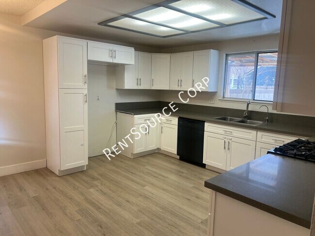 Building Photo - 43837 David St