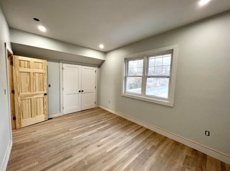 Building Photo - 171 Forest St