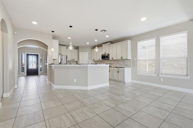 Building Photo - 15801 Weymouth Dr