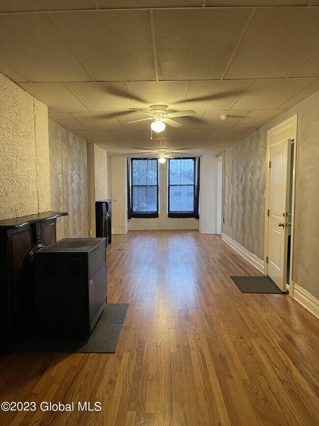 Building Photo - 198 4th St