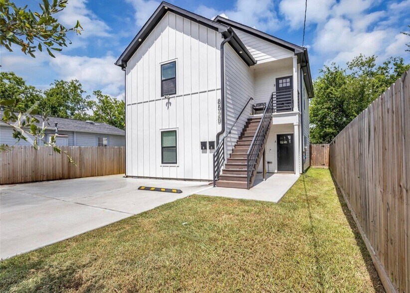 Building Photo - 8529 Dosia St