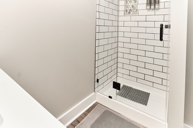 Building Photo - Fully Furnished 2BD Duplex in the Heart of...