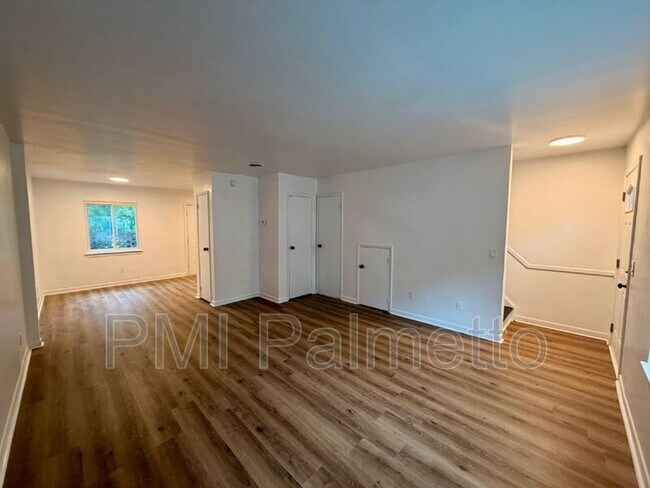 Building Photo - 1241 Grove Park Ln