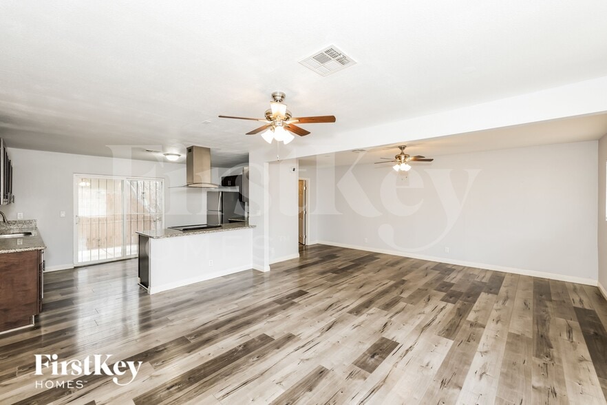 Building Photo - 2012 Bennett St