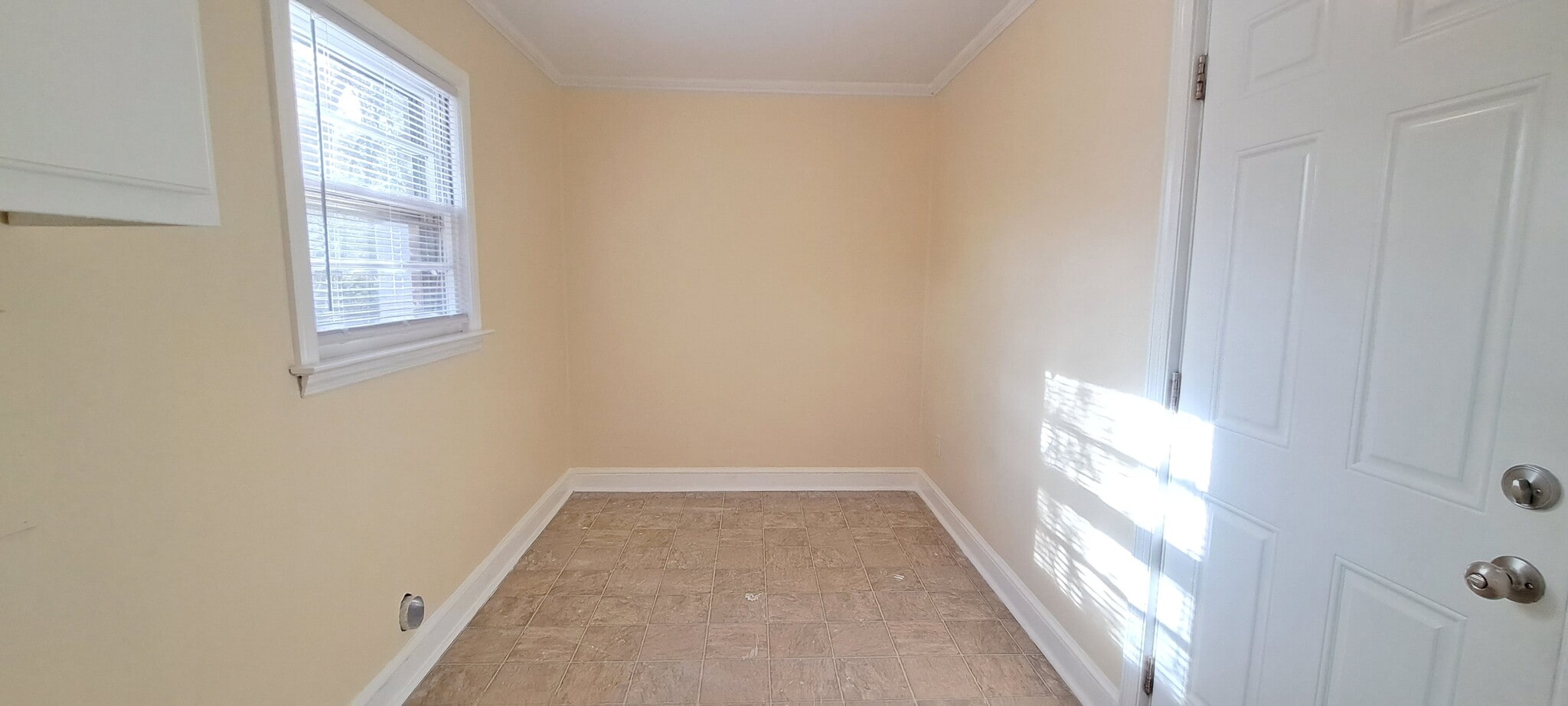 Building Photo - 806 S Best St