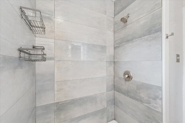 Building Photo - Charming Midtown Home – Updated and Move-I...