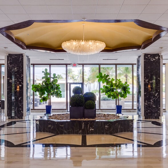 Lobby - 5101 Collins Ave