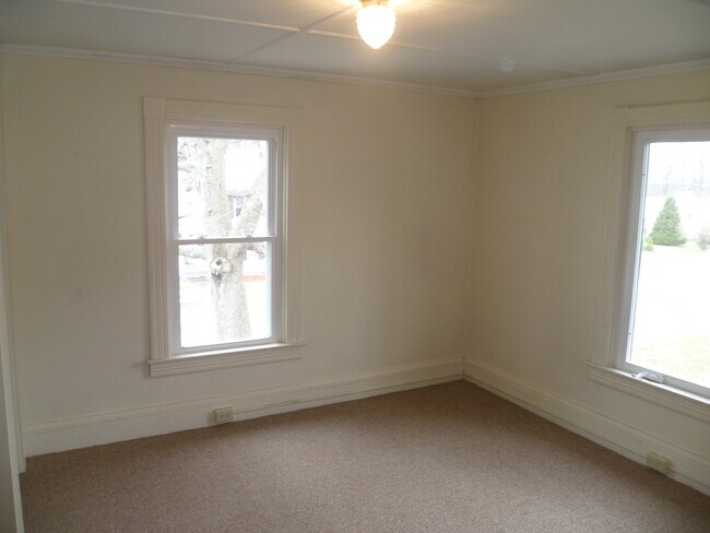 Building Photo - 174 S Branch St