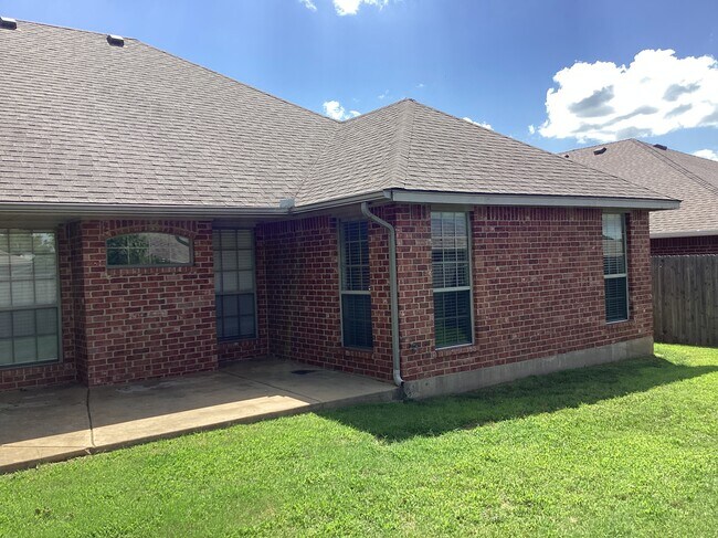 Building Photo - 17552 Zinc Dr
