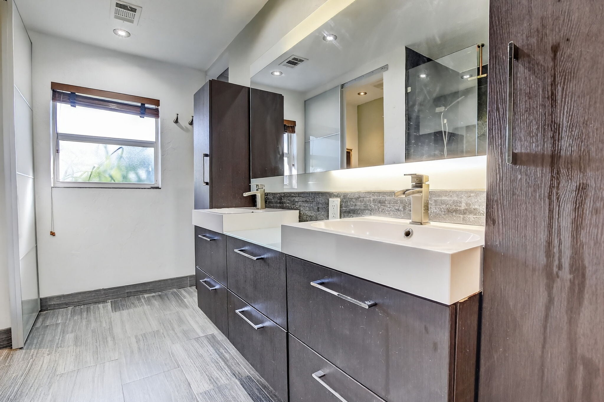 Building Photo - 2740 NE 34th St