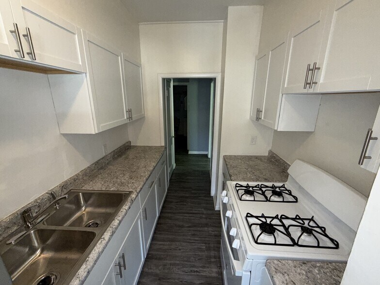 Building Photo - 133 W 13th St
