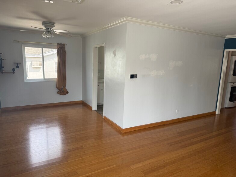 Building Photo - 1227 E 1st St