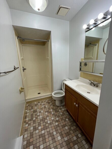 Building Photo - 1016 Arrowhead Dr
