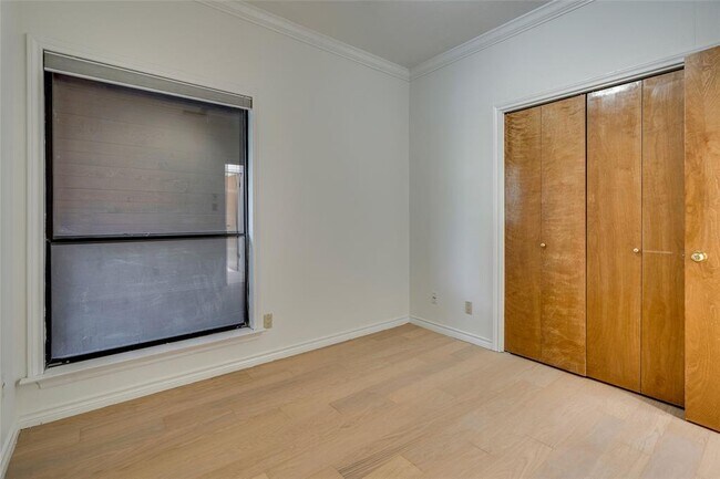 Building Photo - 1406 Windsor Rd