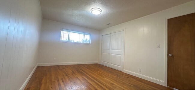 Building Photo - 938 Madison St