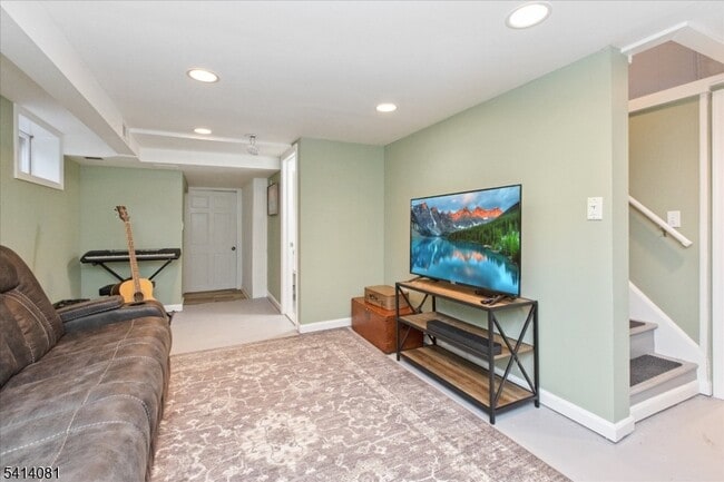 Building Photo - 460 Grove St