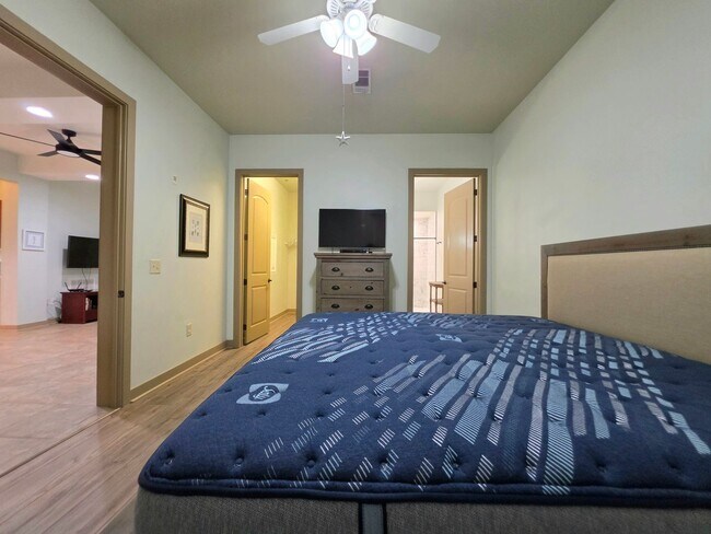 Building Photo - Ground floor 2/2 at The Enclave at Oak Hill