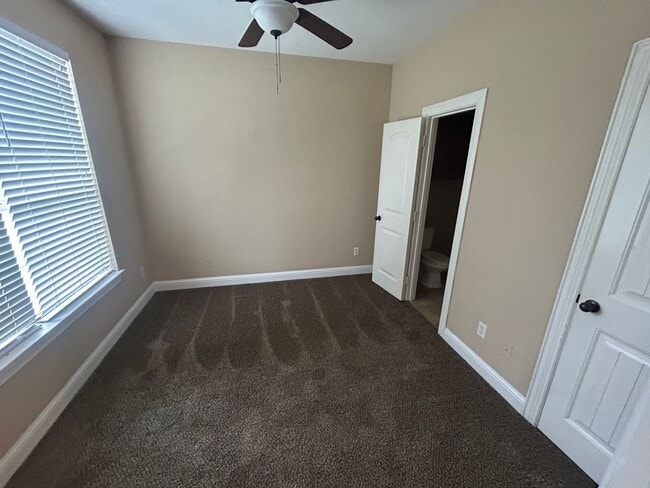 Building Photo - 1305 Halcyon Pl