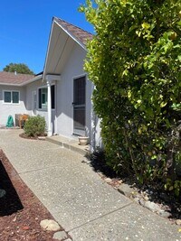 Building Photo - Great location, end of a quiet cul de sac, Cupertino School, spacious rooms