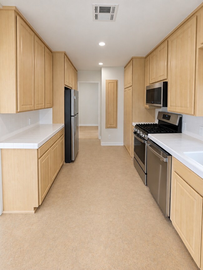 Building Photo - 496 Harrison Ave