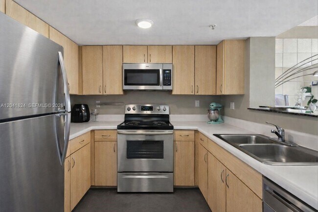 Building Photo - 3000 Coral Wy
