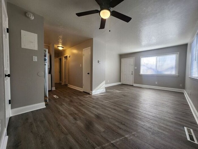 Building Photo - Cozy 3-Bed, 1-Bath Apartment on Filmore St...